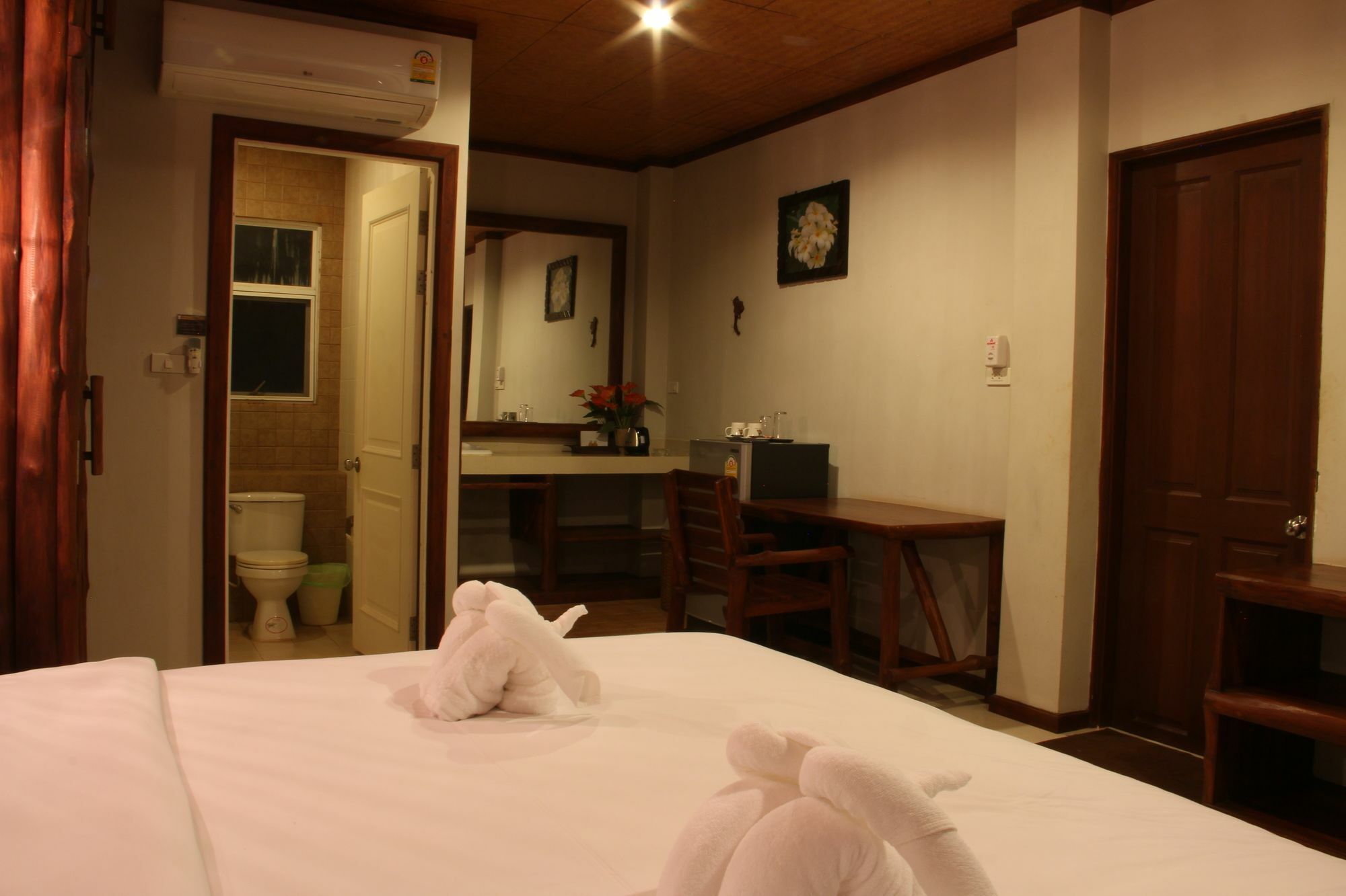 Singha Rubber Tree Hotel Ban Huai Maenam Noi Eksteriør billede